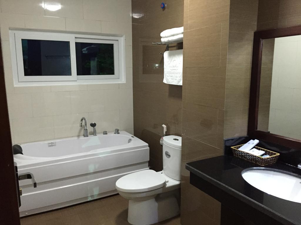 Khoa Thanh Hotel Hòa Bình 部屋 写真