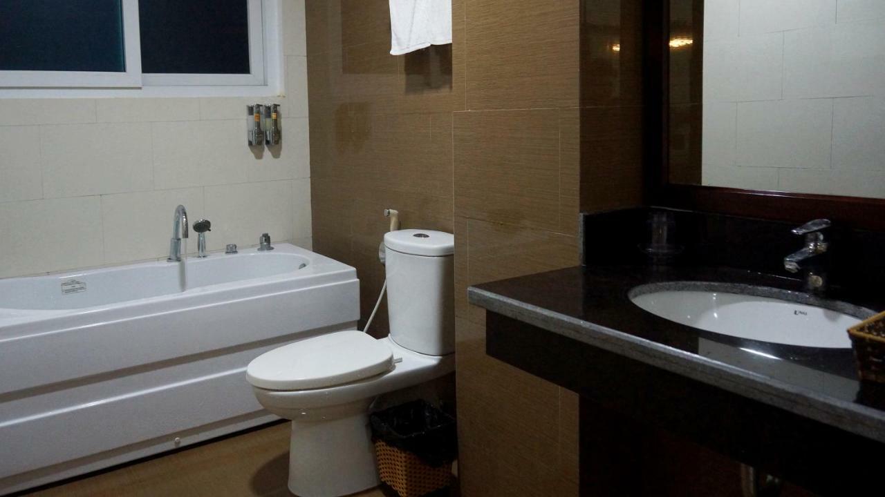 Khoa Thanh Hotel Hòa Bình エクステリア 写真